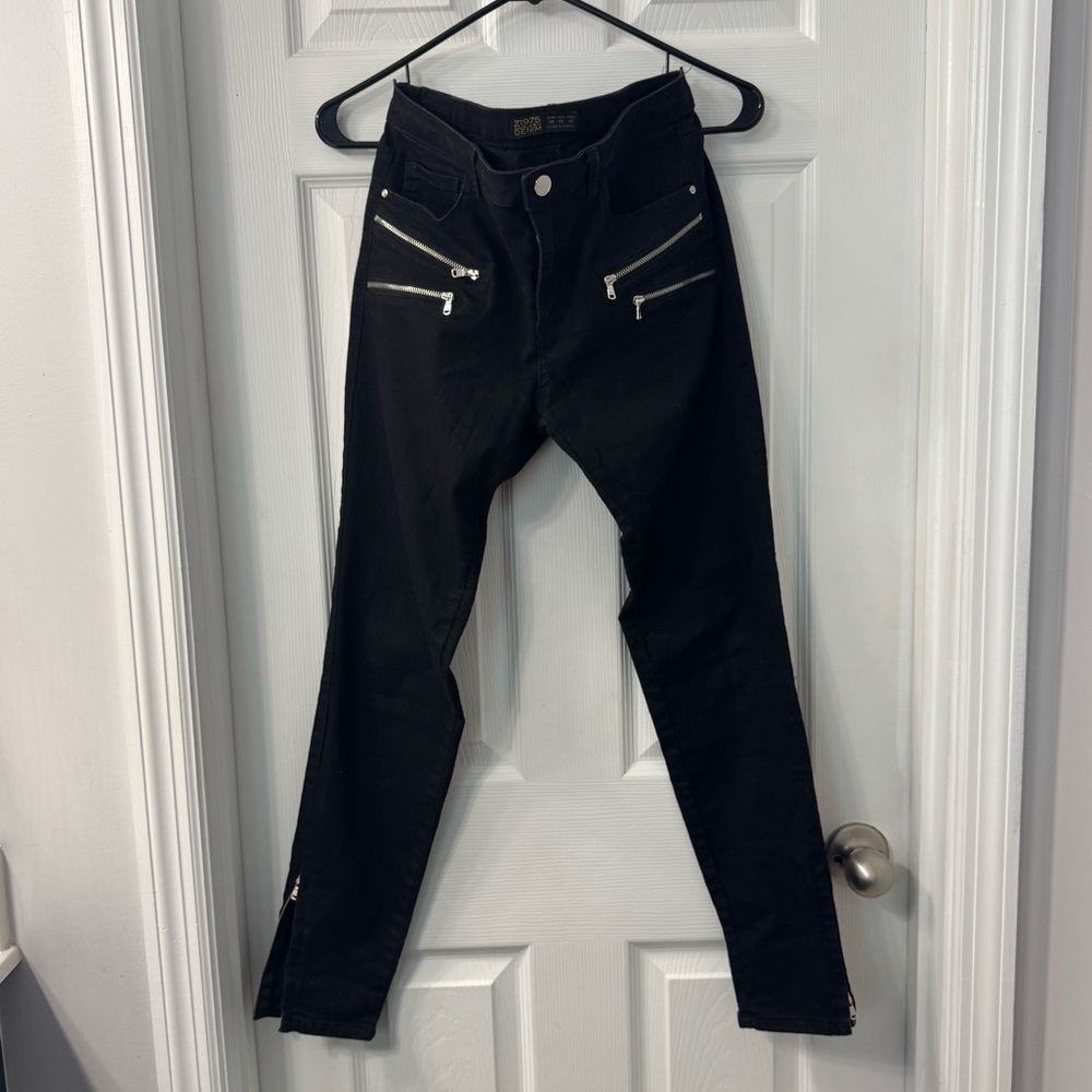 Black Zara skinny jeans with zipper details